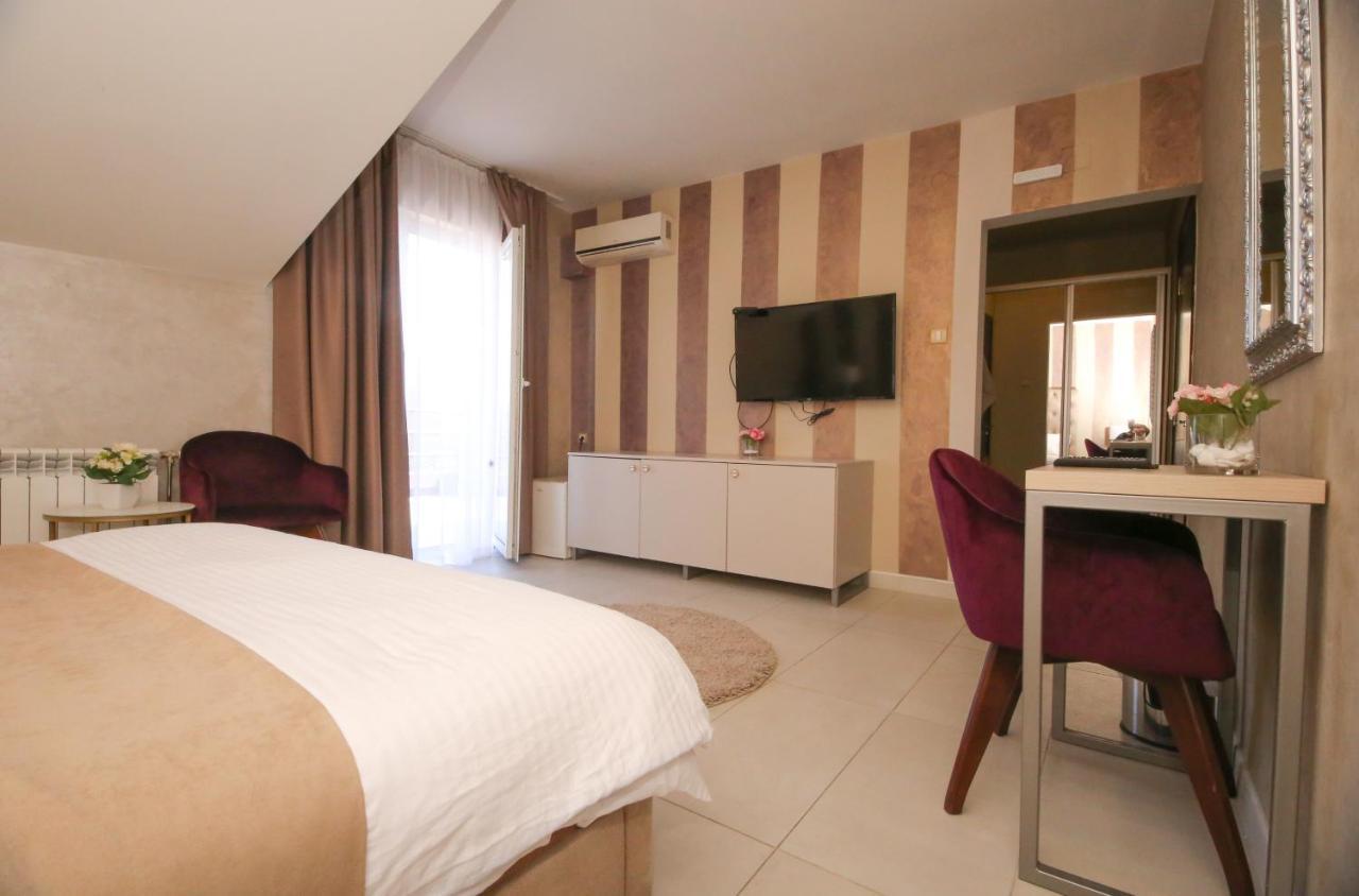 Hotel Bajadera Lux Belgrad Exterior foto