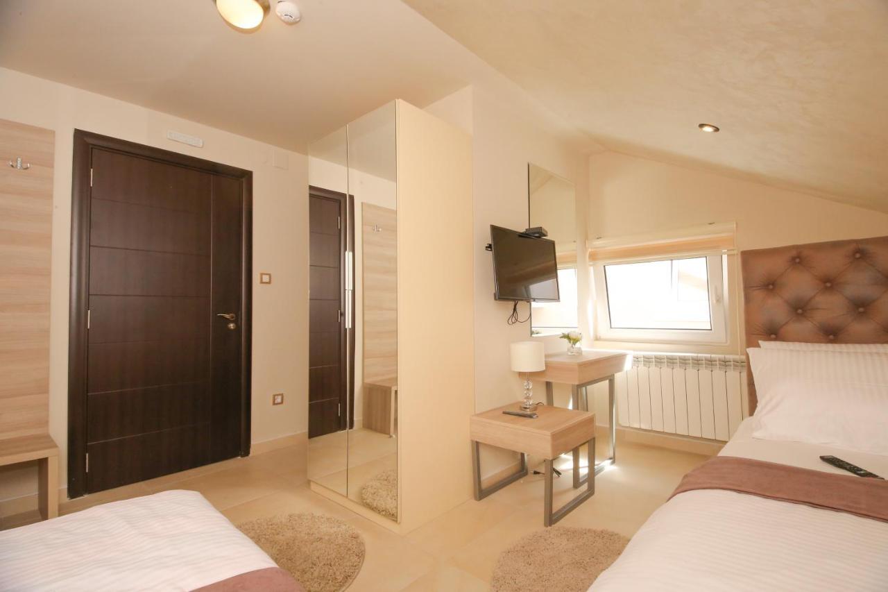 Hotel Bajadera Lux Belgrad Exterior foto