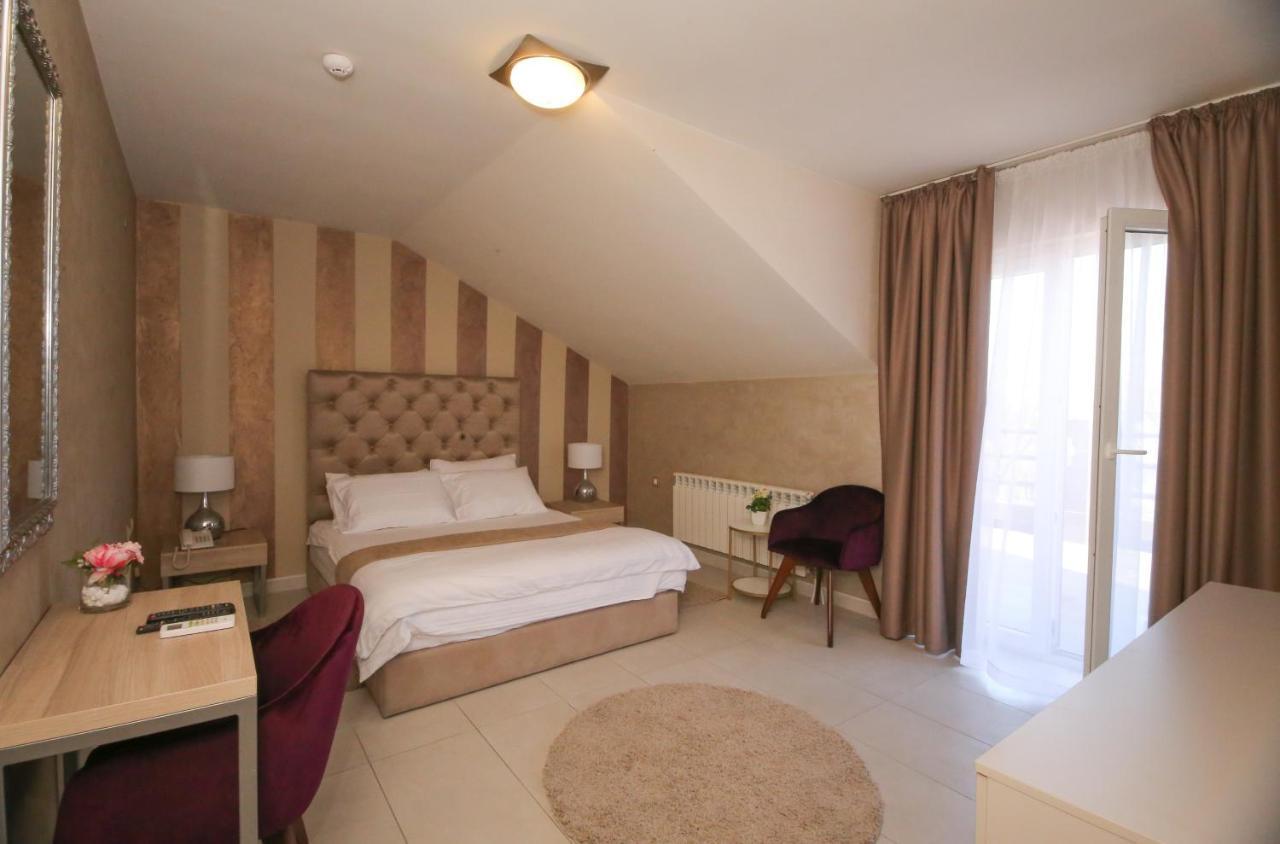Hotel Bajadera Lux Belgrad Exterior foto